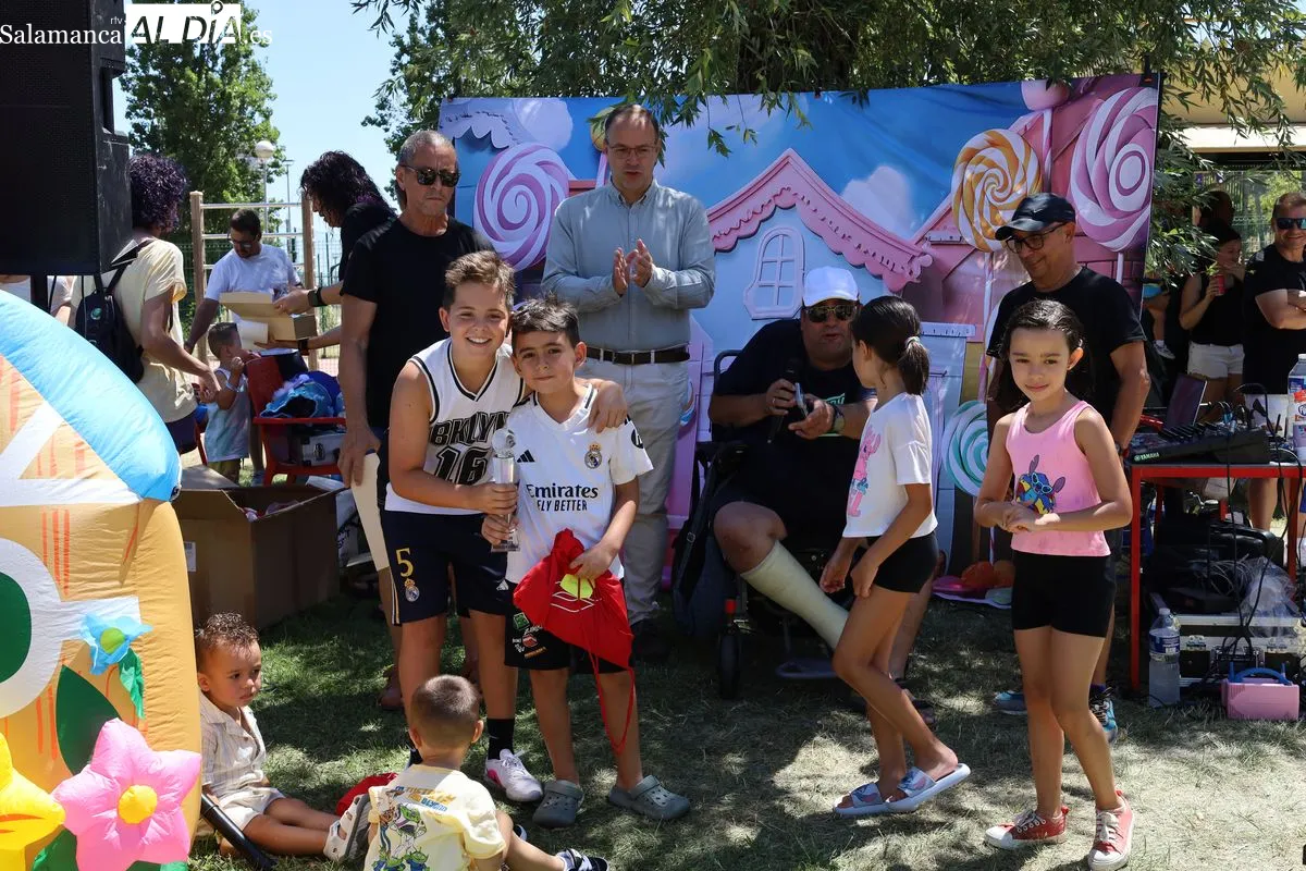 El barrio Los Alcaldes celebra sus fiestas. Fotos: Miguel González