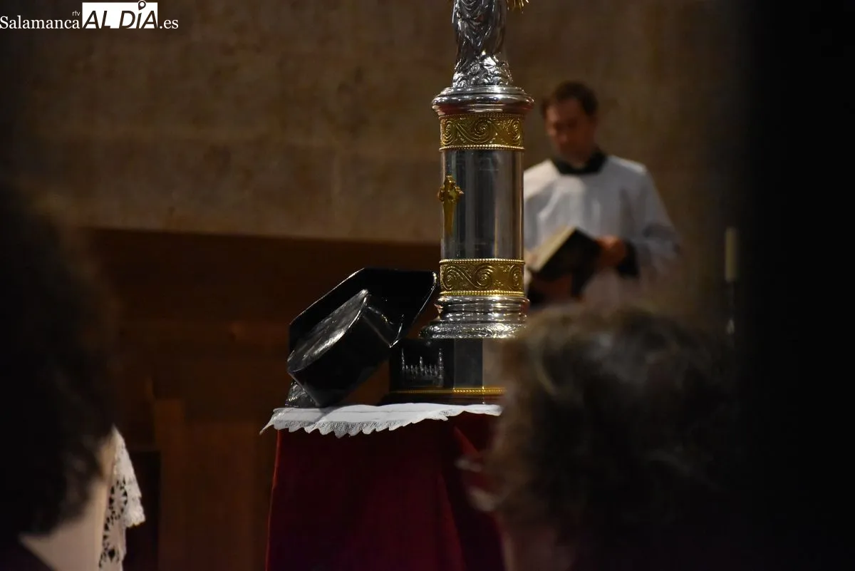 La Catedral Nueva acoge una misa en memoria de los guardias civiles víctimas del terrorismo | FOTOS: Miguel González 