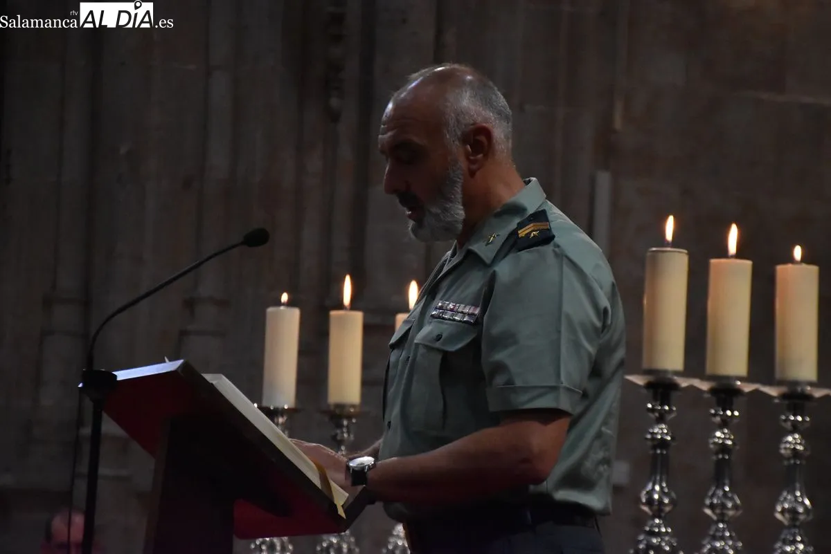 La Catedral Nueva acoge una misa en memoria de los guardias civiles víctimas del terrorismo | FOTOS: Miguel González 