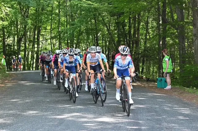 Foto 2 -  Lidia Castro, del Mirat Team, gana la &uacute;ltima etapa del Tour de Valromey en el m&iacute;tico Grand Colombier