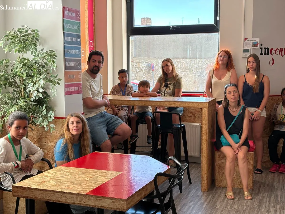 Felicidad y emoción en la llegada de los niños saharauis que pasarán el verano en Salamanca. Foto de M. G.