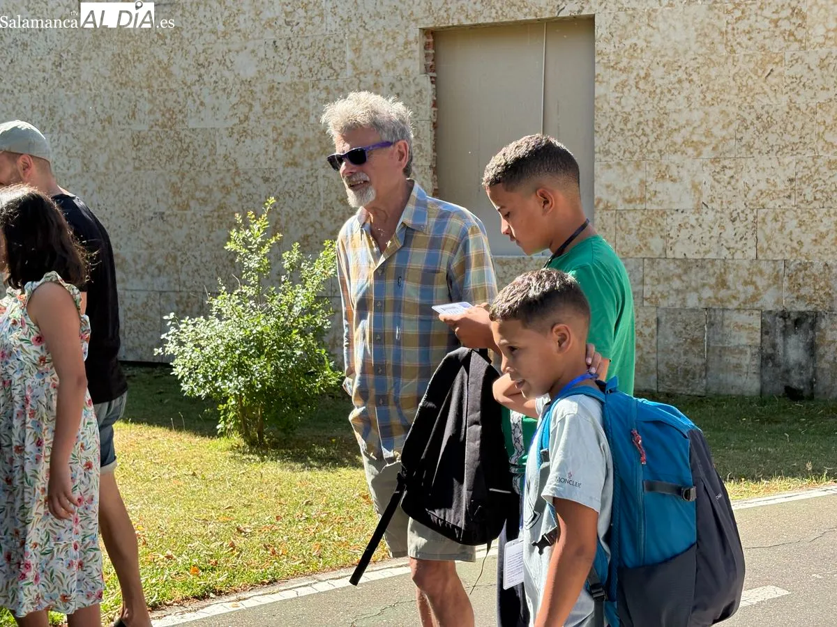 Felicidad y emoción en la llegada de los niños saharauis que pasarán el verano en Salamanca. Foto de M. G.