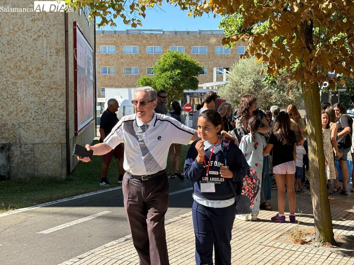 Felicidad y emoción en la llegada de los niños saharauis que pasarán el verano en Salamanca. Foto de M. G.