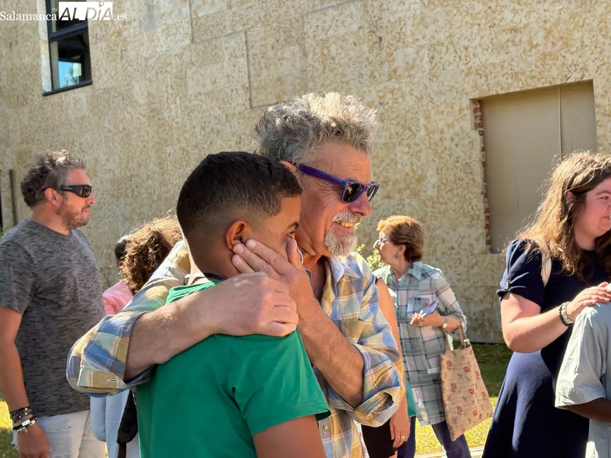 Felicidad y emoción en la llegada de los niños saharauis que pasarán el verano en Salamanca. Foto de M. G.
