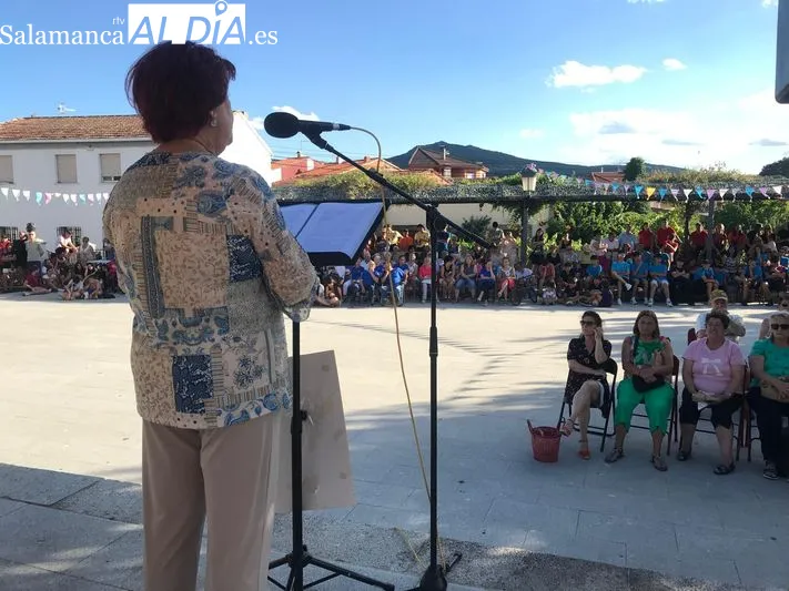 Foto 2 - Pepita Robles revive la memoria de Escurial de la Sierra en su preg&oacute;n