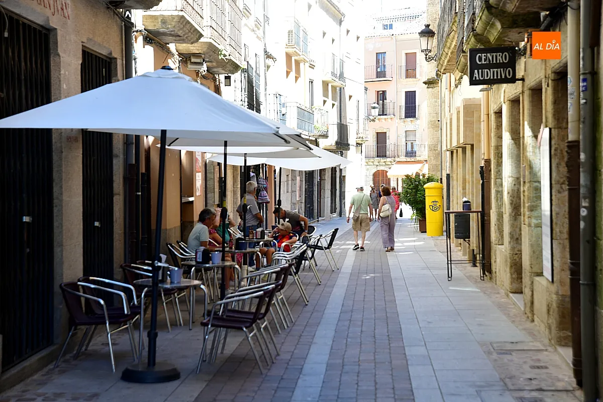 La Plaza Mayor de Ciudad Rodrigo se prepara para época estival