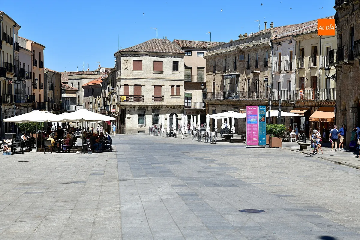La Plaza Mayor de Ciudad Rodrigo se prepara para época estival