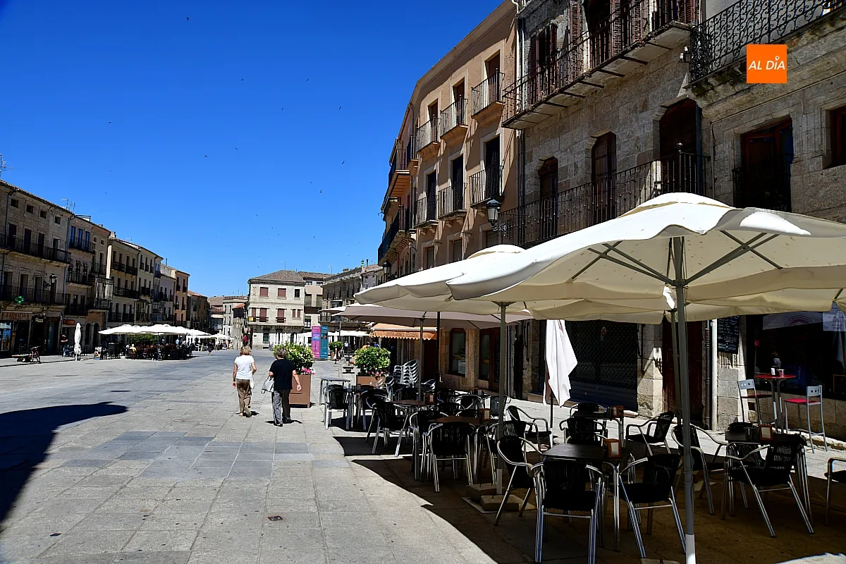 La Plaza Mayor de Ciudad Rodrigo se prepara para época estival