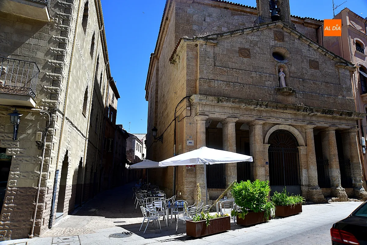 La Plaza Mayor de Ciudad Rodrigo se prepara para época estival