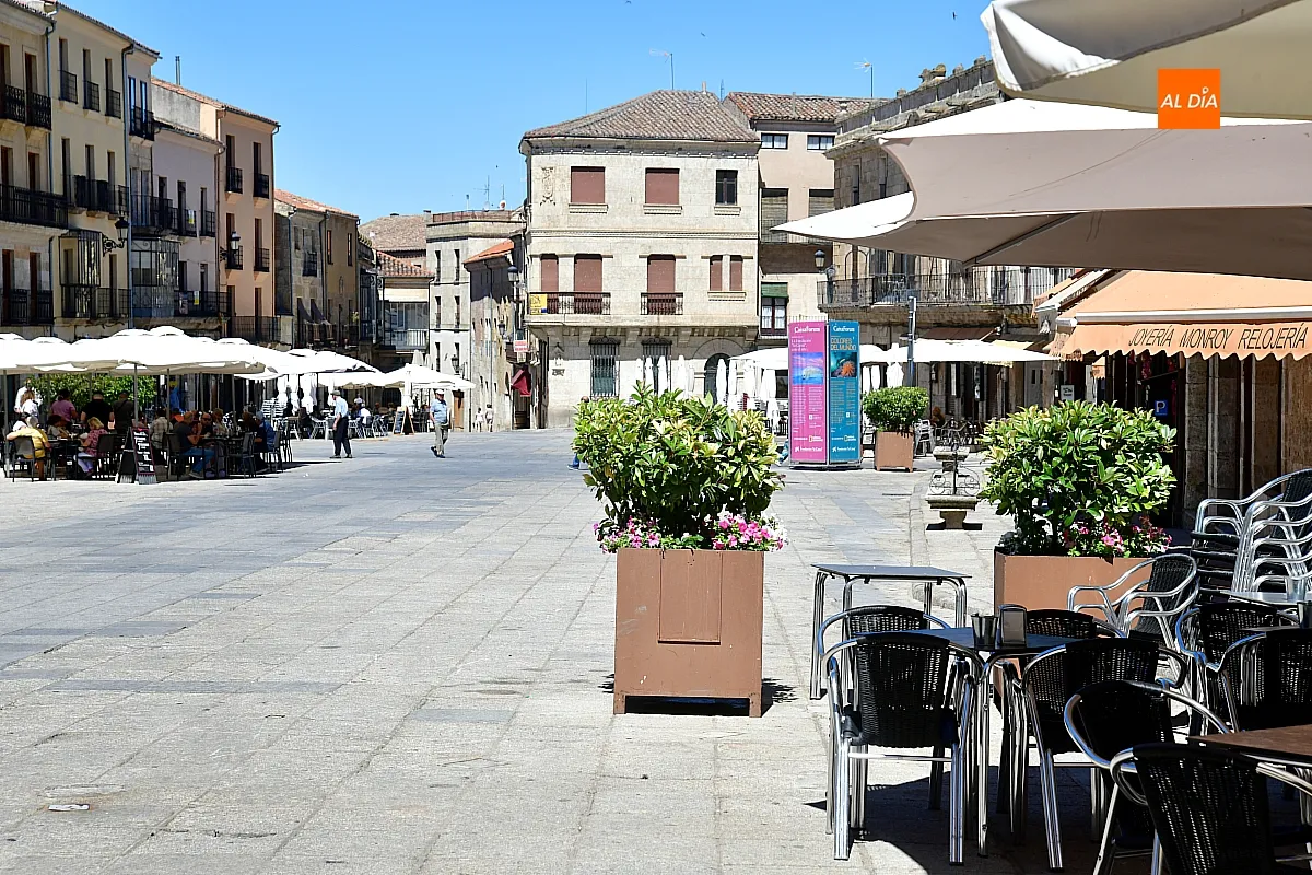 La Plaza Mayor de Ciudad Rodrigo se prepara para época estival