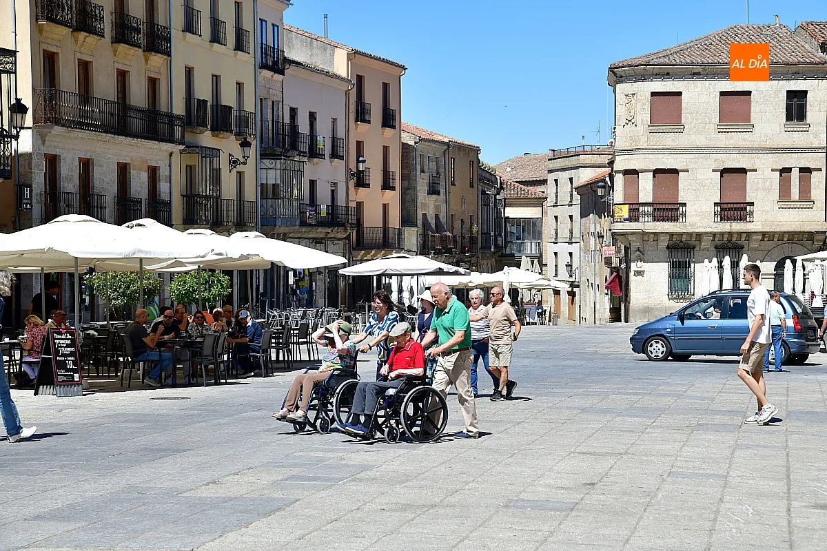 La Plaza Mayor de Ciudad Rodrigo se prepara para época estival