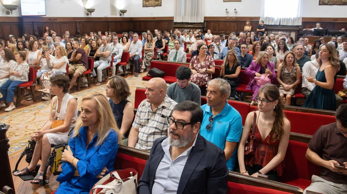Foto 5 - El Paraninfo de la USAL rinde homenaje a los 103 mejores alumnos m&aacute;s brillantes de la PAU