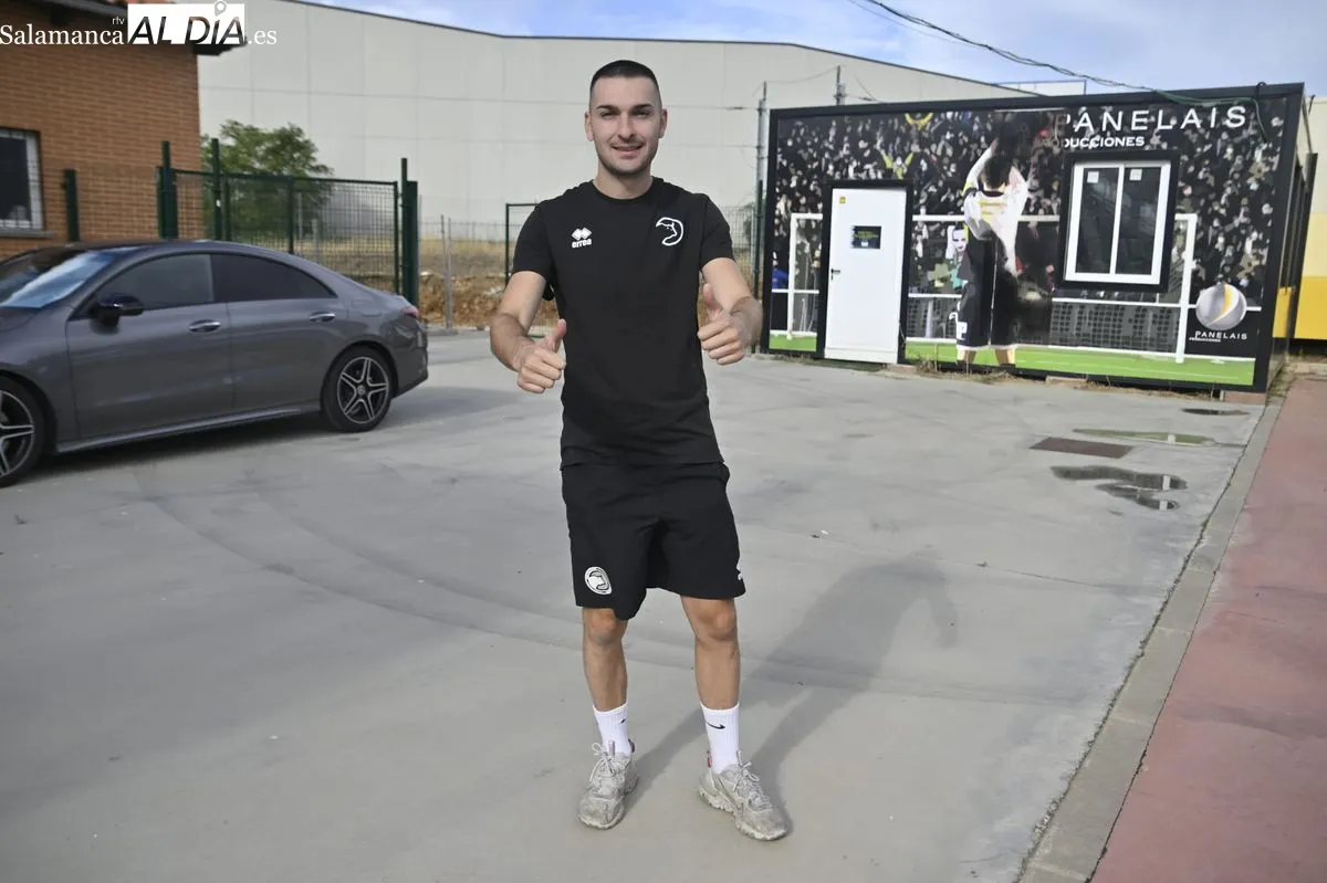 Primer día reconocimientos de los futbolistas de Unionistas en las instalaciones del Reina Sofía