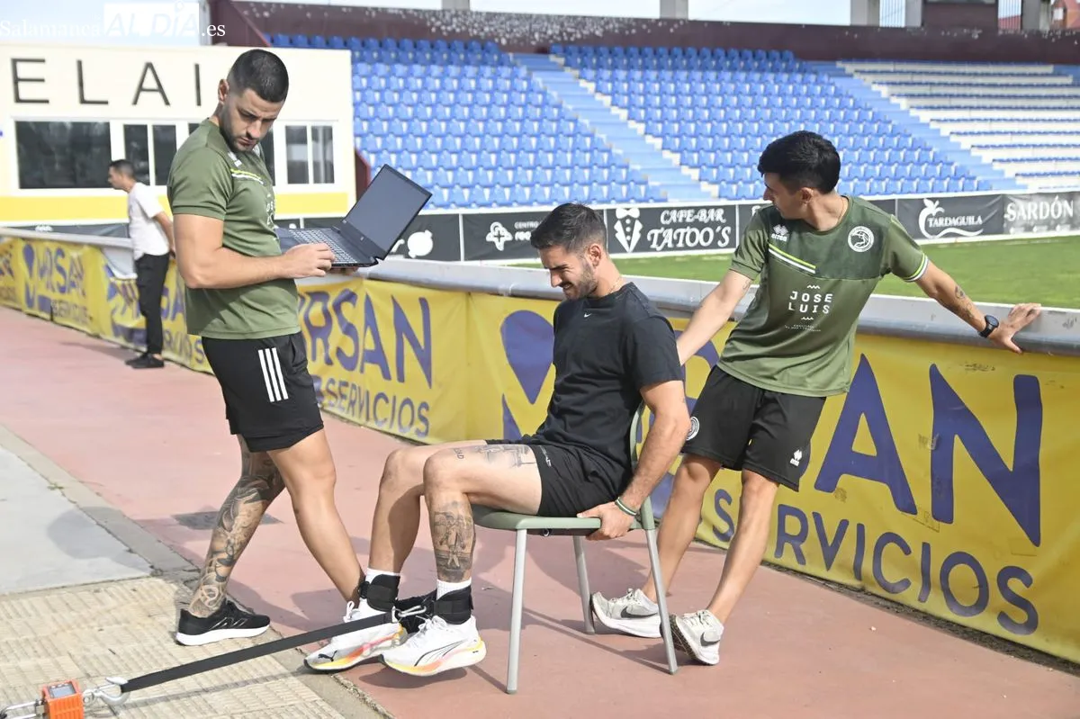 Primer día reconocimientos de los futbolistas de Unionistas en las instalaciones del Reina Sofía