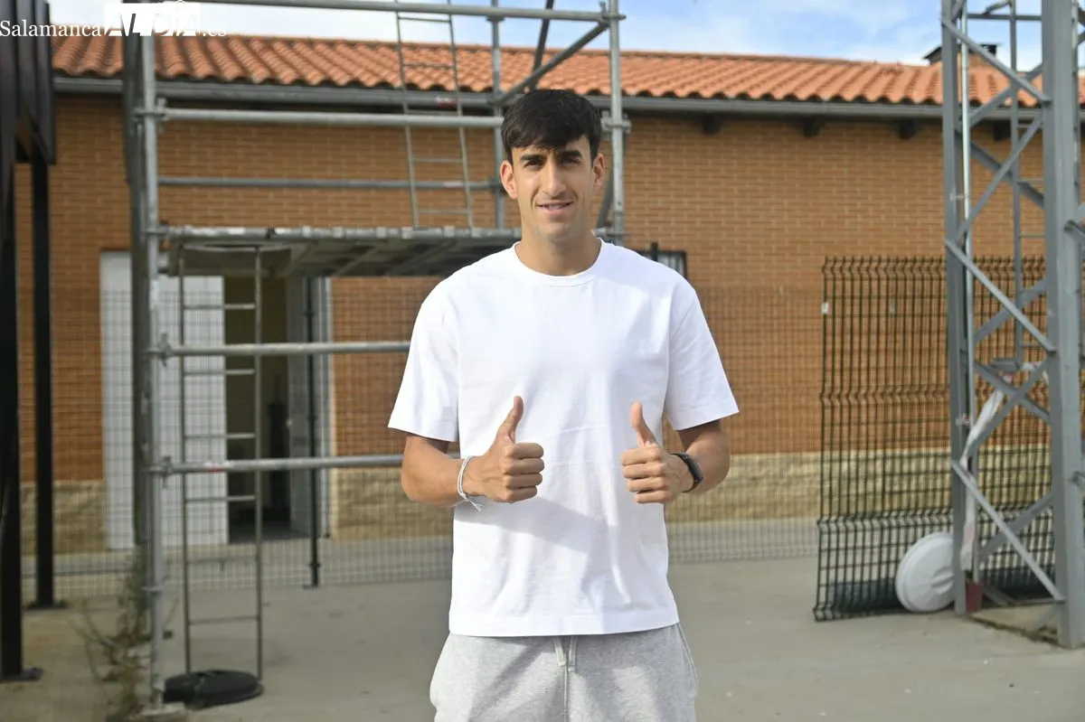 Primer día reconocimientos de los futbolistas de Unionistas en las instalaciones del Reina Sofía