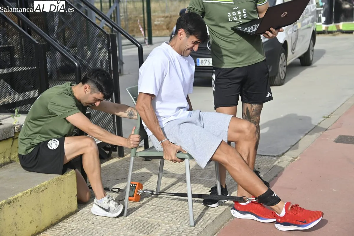 Primer día reconocimientos de los futbolistas de Unionistas en las instalaciones del Reina Sofía
