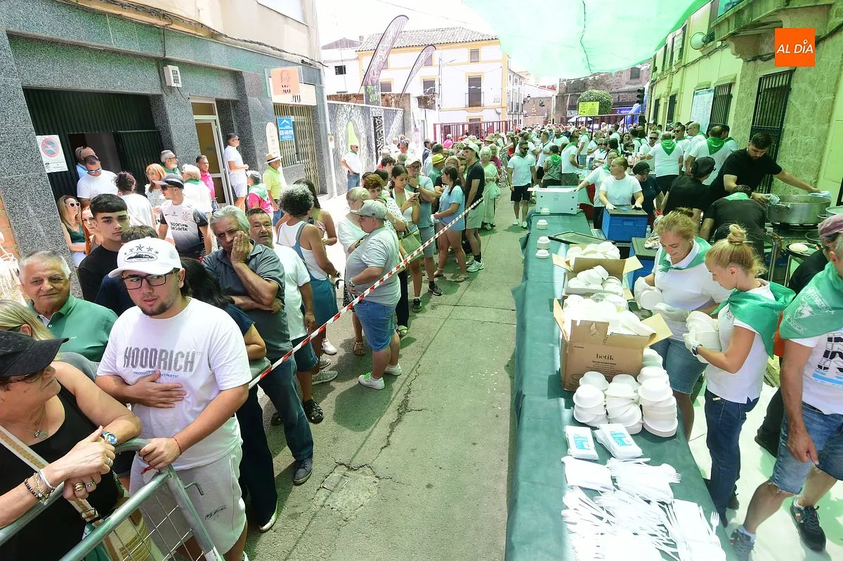 Moraleja promociona la carne de toro bravo con una comida popular