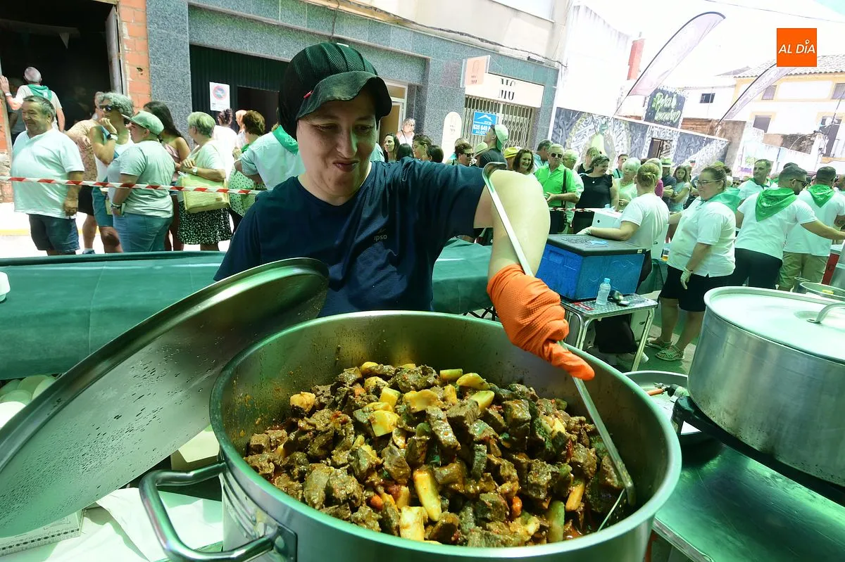 Moraleja promociona la carne de toro bravo con una comida popular