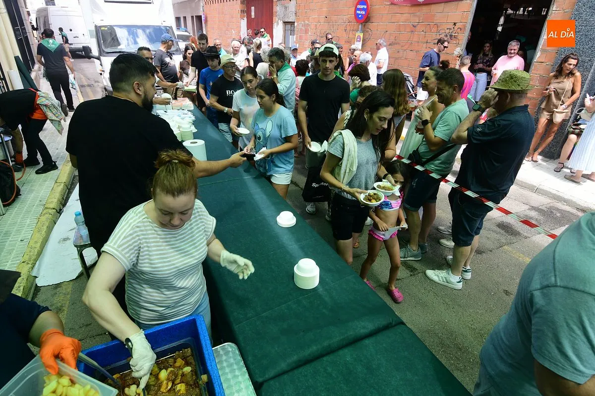 Moraleja promociona la carne de toro bravo con una comida popular
