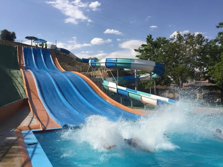 Toboganes, olas y relax: Cuatro parques acuáticos a menos de dos horas de Salamanca para disfrutar en familia