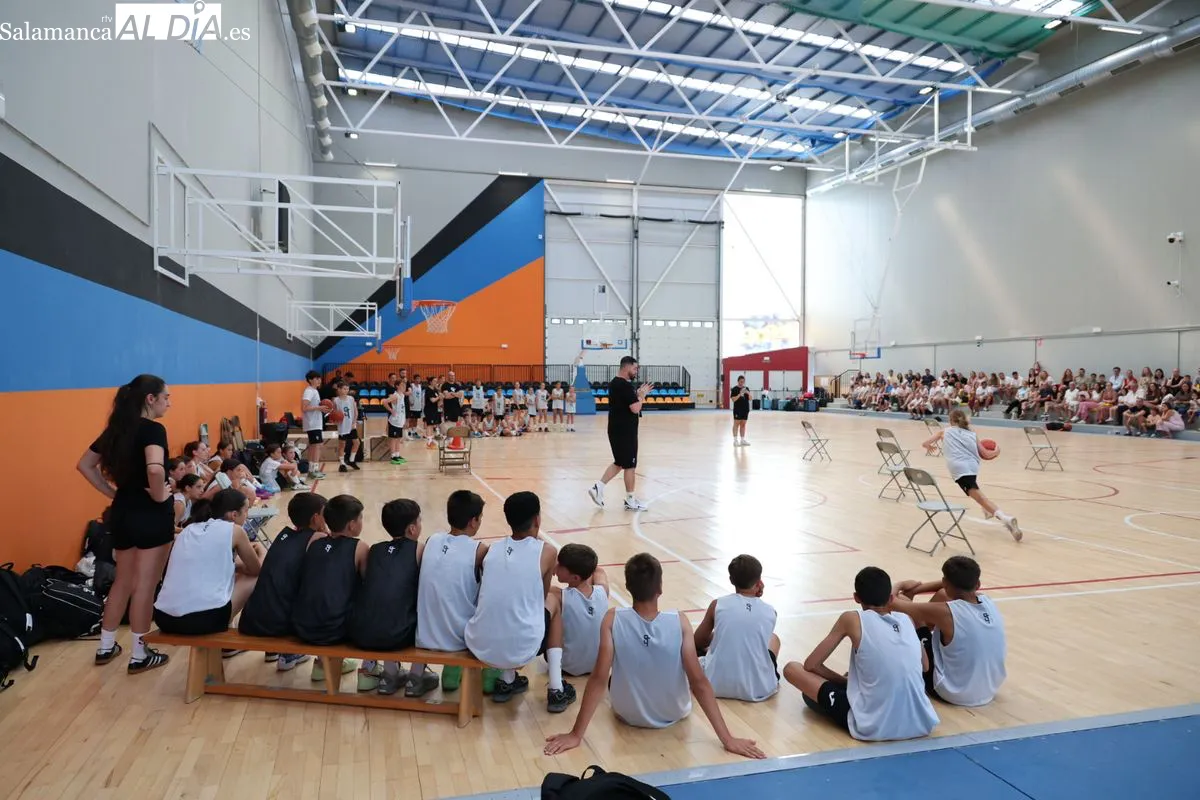 El campus de baloncesto de Silvia Domínguez y Tomás Bellas echa el cierre por todo lo alto en Würzburg | FOTOS: David Sañudo 