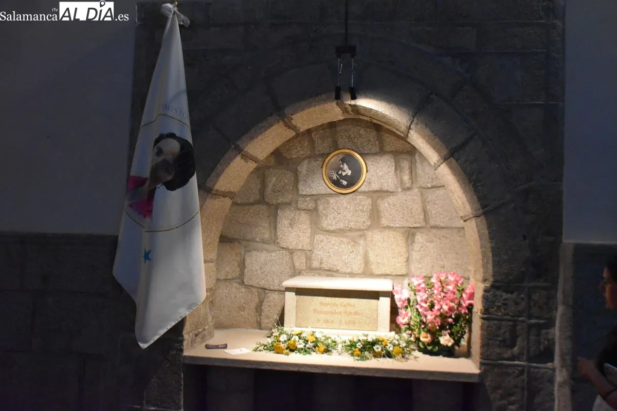 Así es el pequeño altar en el que descansan los resto de Aurora Calvo | FOTOS: Miguel González