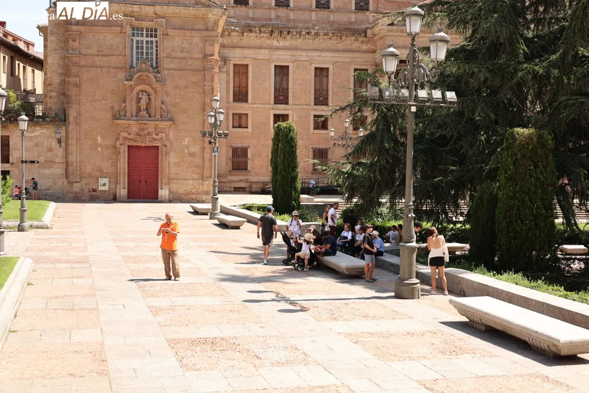 El calor vacía las calles de Salamanca pero el ambiente se deja ver en las terrazas | FOTOS: David Sañudo