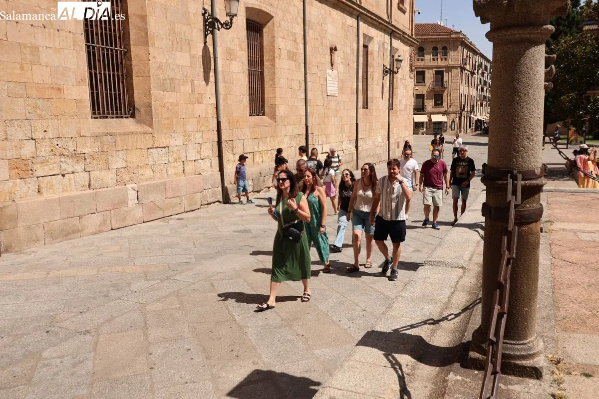 El calor vacía las calles de Salamanca pero el ambiente se deja ver en las terrazas | FOTOS: David Sañudo