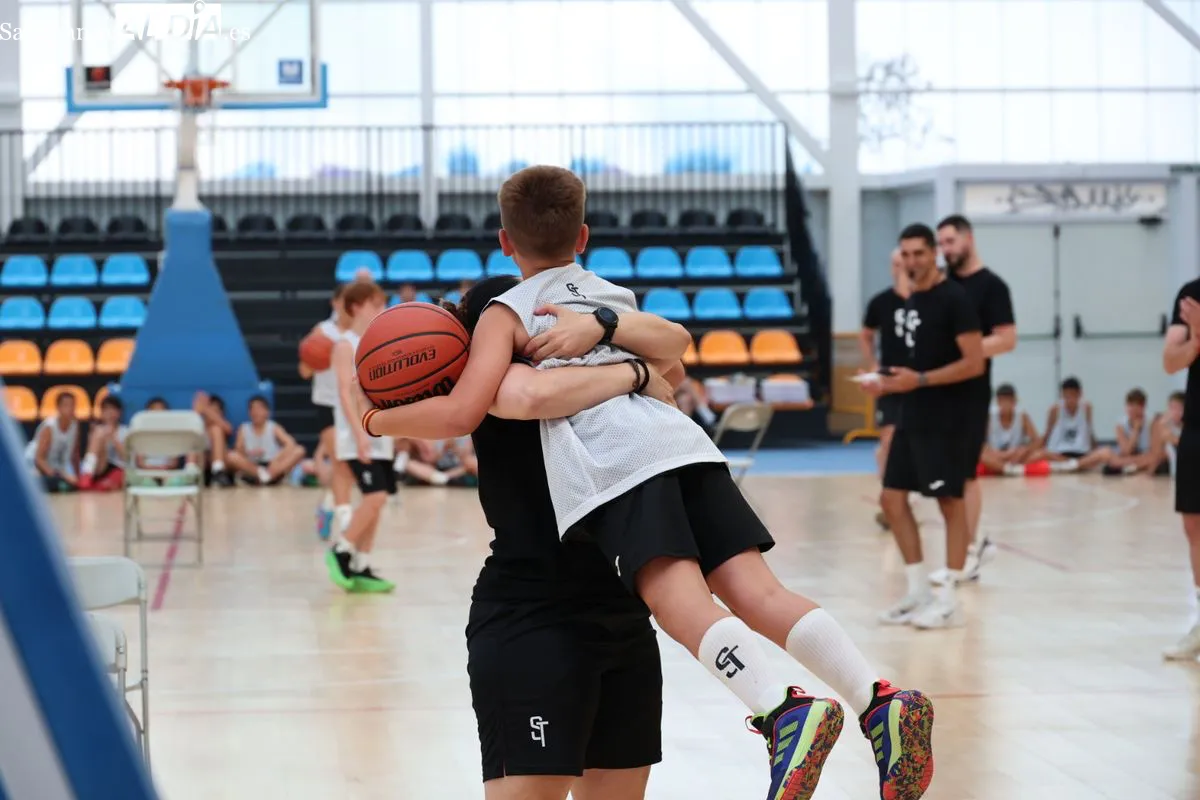 El campus de baloncesto de Silvia Domínguez y Tomás Bellas echa el cierre por todo lo alto en Würzburg | FOTOS: David Sañudo 