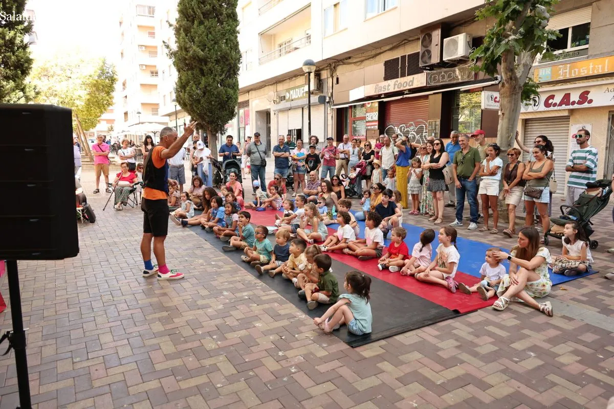 Éxito del Mago Oski en Salamanca, donde ha estrenado estrena su nuevo espectáculo familiar 'Magia a todo color' | FOTOS: David Sañudo 
