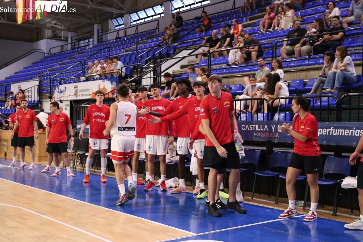 España y Serbia se enfrentan en Salamanca en el Torneo Internacional U18 de baloncesto | FOTOS: David Sañudo
