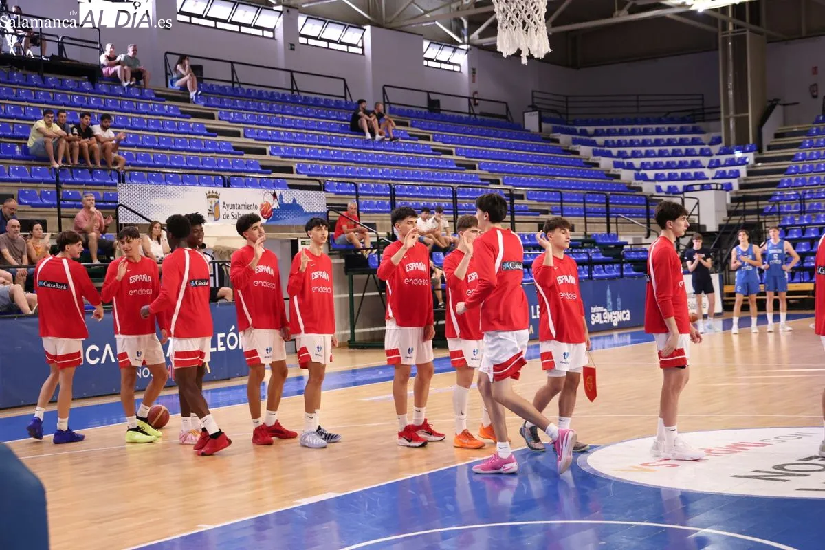 España y Serbia se enfrentan en Salamanca en el Torneo Internacional U18 de baloncesto | FOTOS: David Sañudo