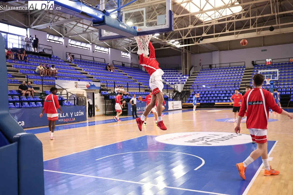 España y Serbia se enfrentan en Salamanca en el Torneo Internacional U18 de baloncesto | FOTOS: David Sañudo