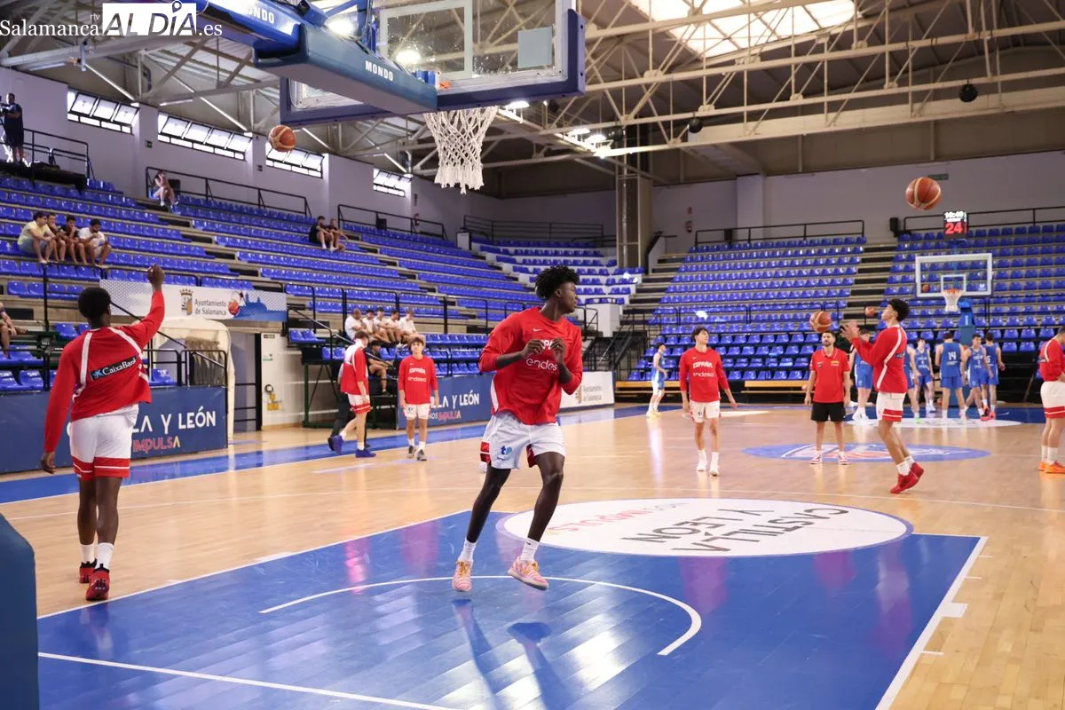 España y Serbia se enfrentan en Salamanca en el Torneo Internacional U18 de baloncesto | FOTOS: David Sañudo