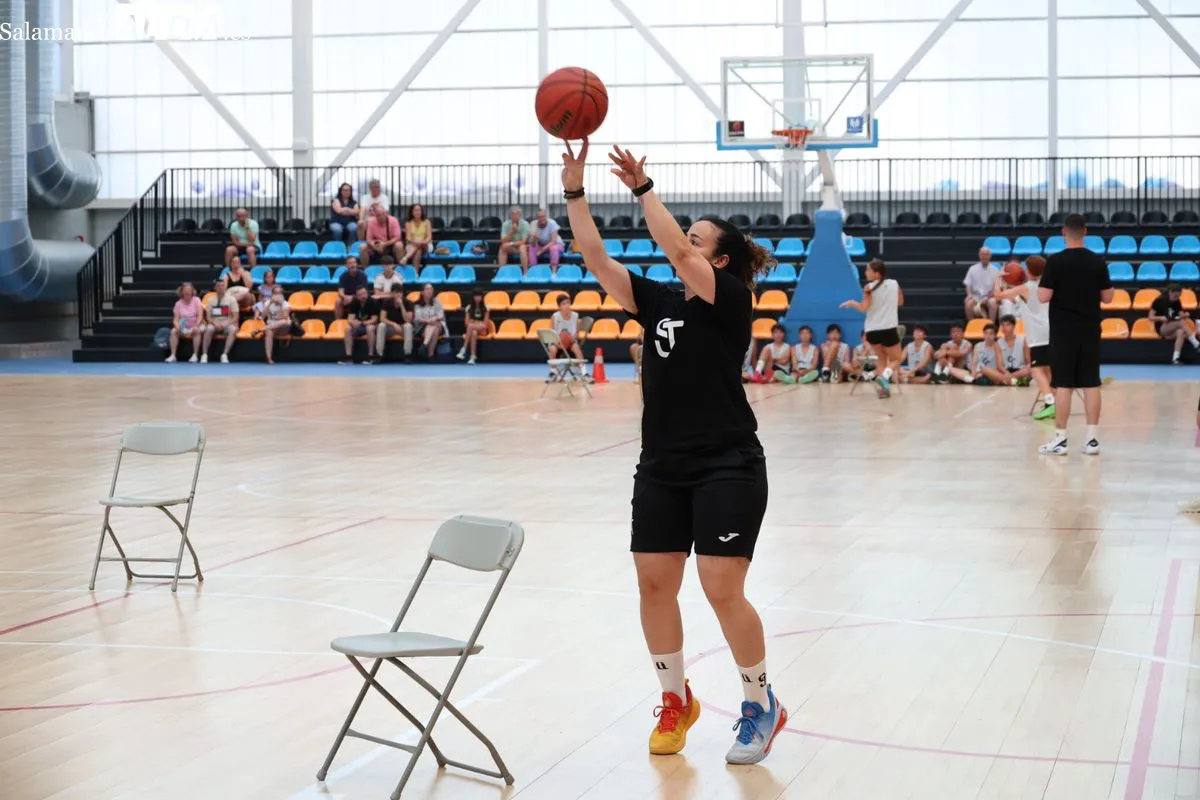 El campus de baloncesto de Silvia Domínguez y Tomás Bellas echa el cierre por todo lo alto en Würzburg | FOTOS: David Sañudo 