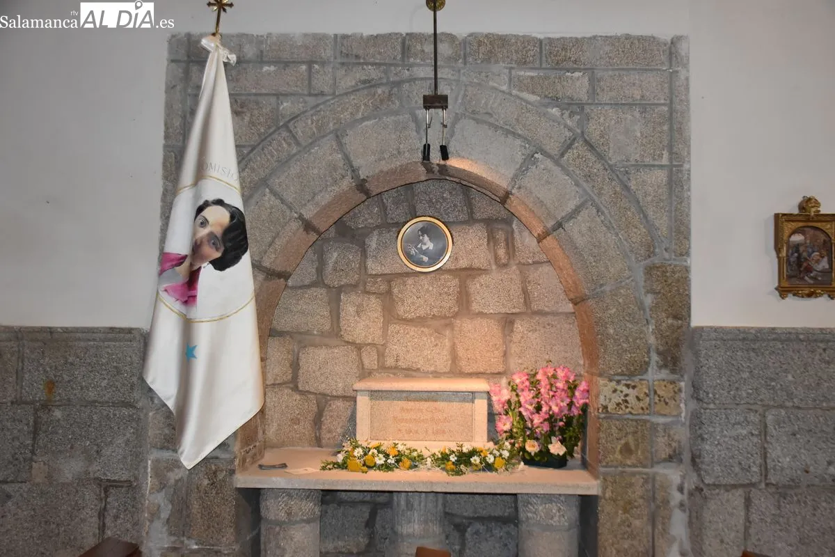 Así es el pequeño altar en el que descansan los resto de Aurora Calvo | FOTOS: Miguel González