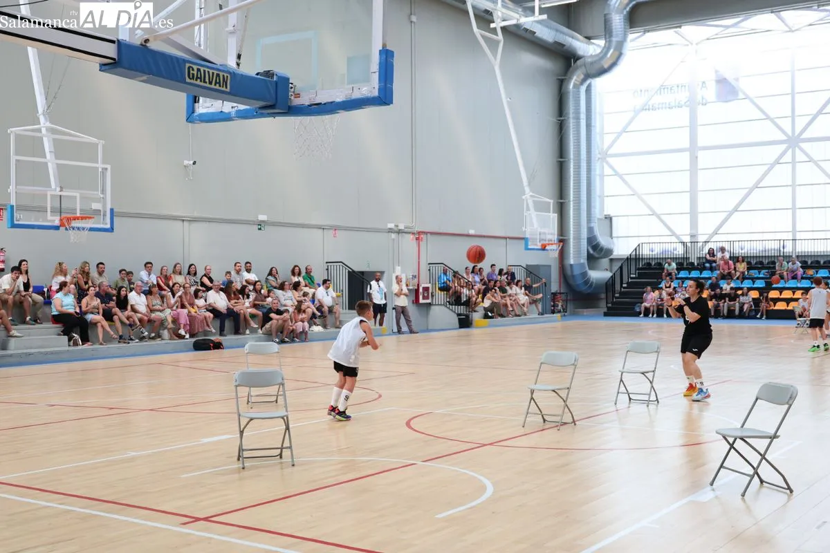 El campus de baloncesto de Silvia Domínguez y Tomás Bellas echa el cierre por todo lo alto en Würzburg | FOTOS: David Sañudo 