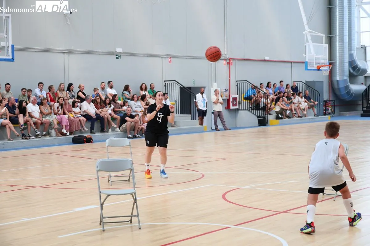 El campus de baloncesto de Silvia Domínguez y Tomás Bellas echa el cierre por todo lo alto en Würzburg | FOTOS: David Sañudo 