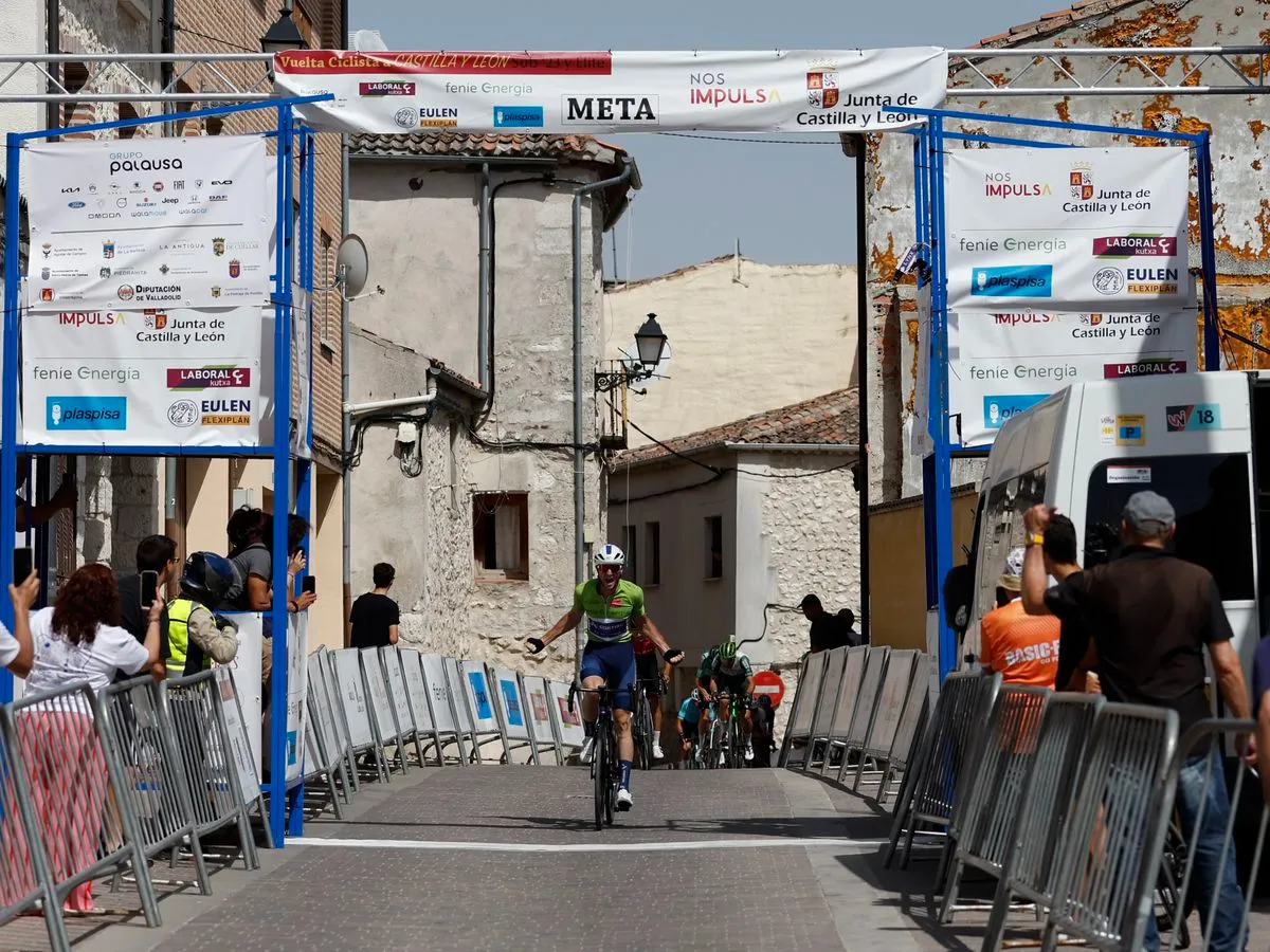 Segunda etapa de la Vuelta a Castilla y León con meta en Cuellar (Segovia). Foto Alberto Guervós