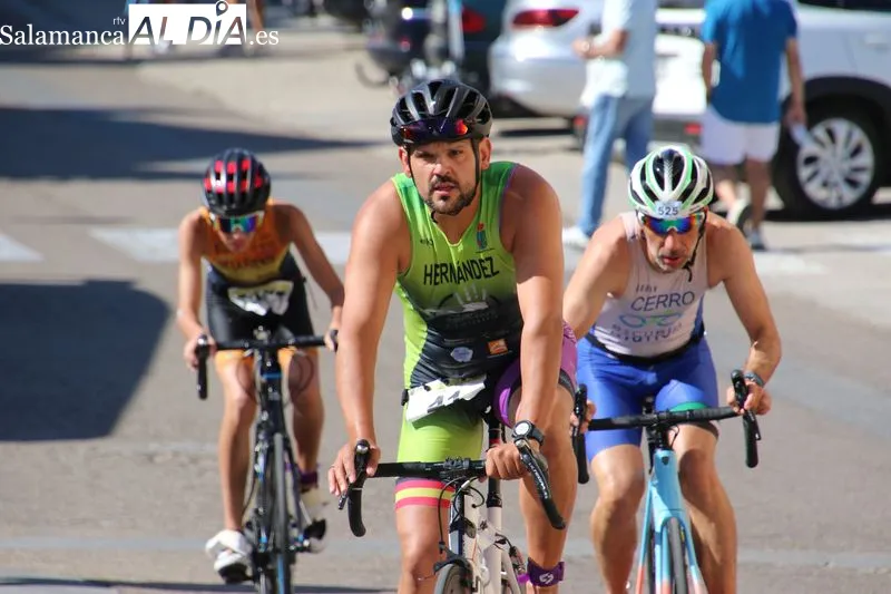 Foto 18 - Herrero y Rodr&iacute;guez se imponen en el exigente Triatl&oacute;n de Alba de Tormes