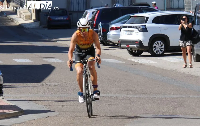 Foto 5 - Herrero y Rodr&iacute;guez se imponen en el exigente Triatl&oacute;n de Alba de Tormes