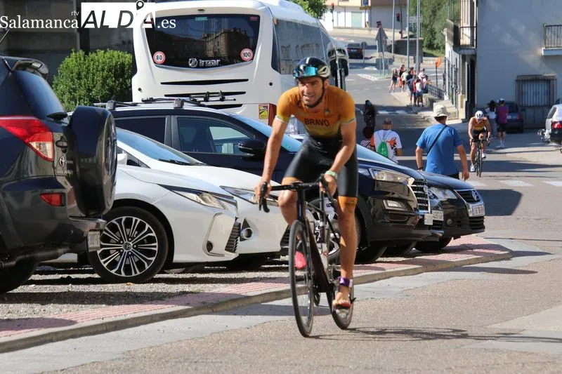 Foto 6 - Herrero y Rodr&iacute;guez se imponen en el exigente Triatl&oacute;n de Alba de Tormes