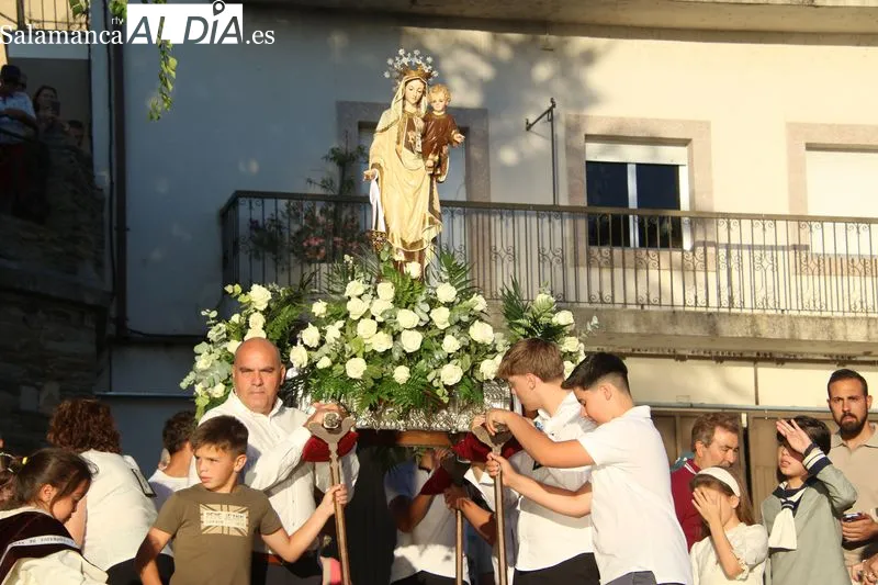 Foto 17 - La emoci&oacute;n inunda el Tormes en la hist&oacute;rica procesi&oacute;n de la Virgen del Carmen en Alba