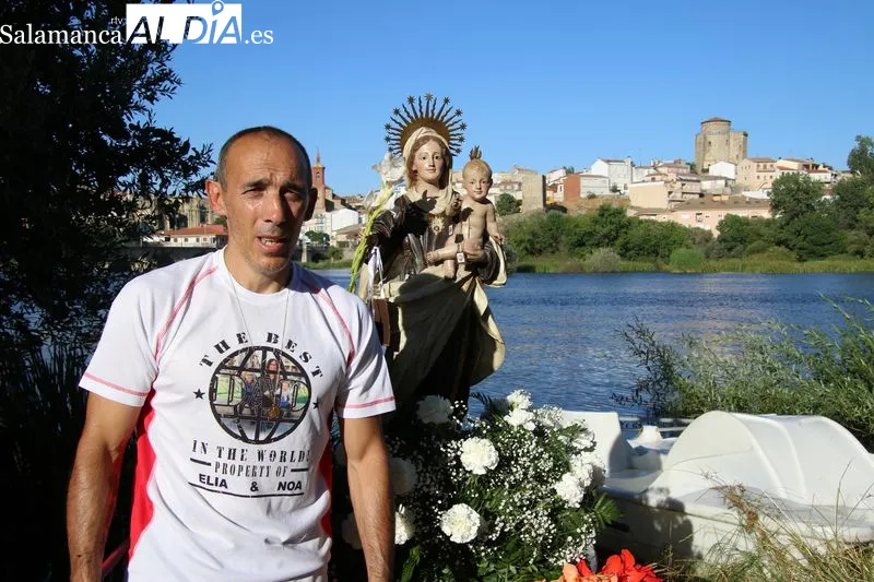 Foto 3 - La emoci&oacute;n inunda el Tormes en la hist&oacute;rica procesi&oacute;n de la Virgen del Carmen en Alba