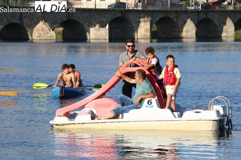 Foto 8 - La emoci&oacute;n inunda el Tormes en la hist&oacute;rica procesi&oacute;n de la Virgen del Carmen en Alba