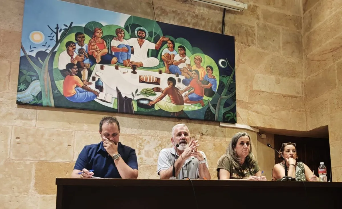 Foto 2 - El voluntariado salmantino se activa para acoger a cientos de cofrades de toda Espa&ntilde;a