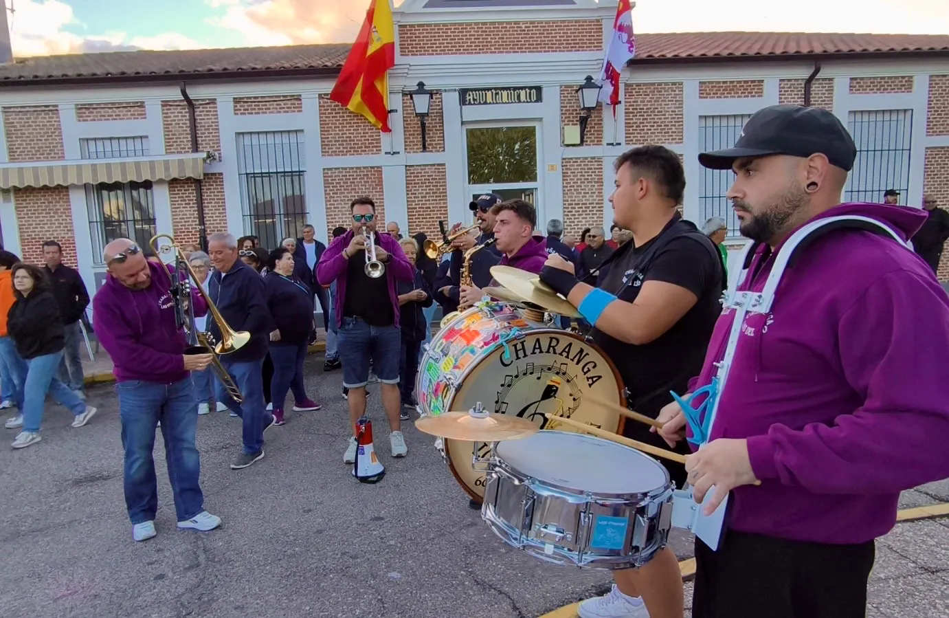 Foto 2 - Las calles de Villaflores se llenan de ambiente y color pe&ntilde;ista para dar la bienvenida a las fiestas de San Agust&iacute;n
