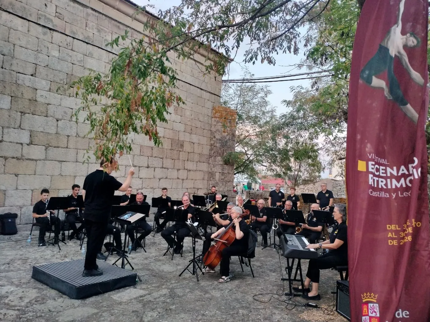 Concierto de la Banda Sinfónica de Castronuevo de Esgueva en Villar de Peralonso dentro del VI Festival 'Escenario Patrimonio de Castilla y León'