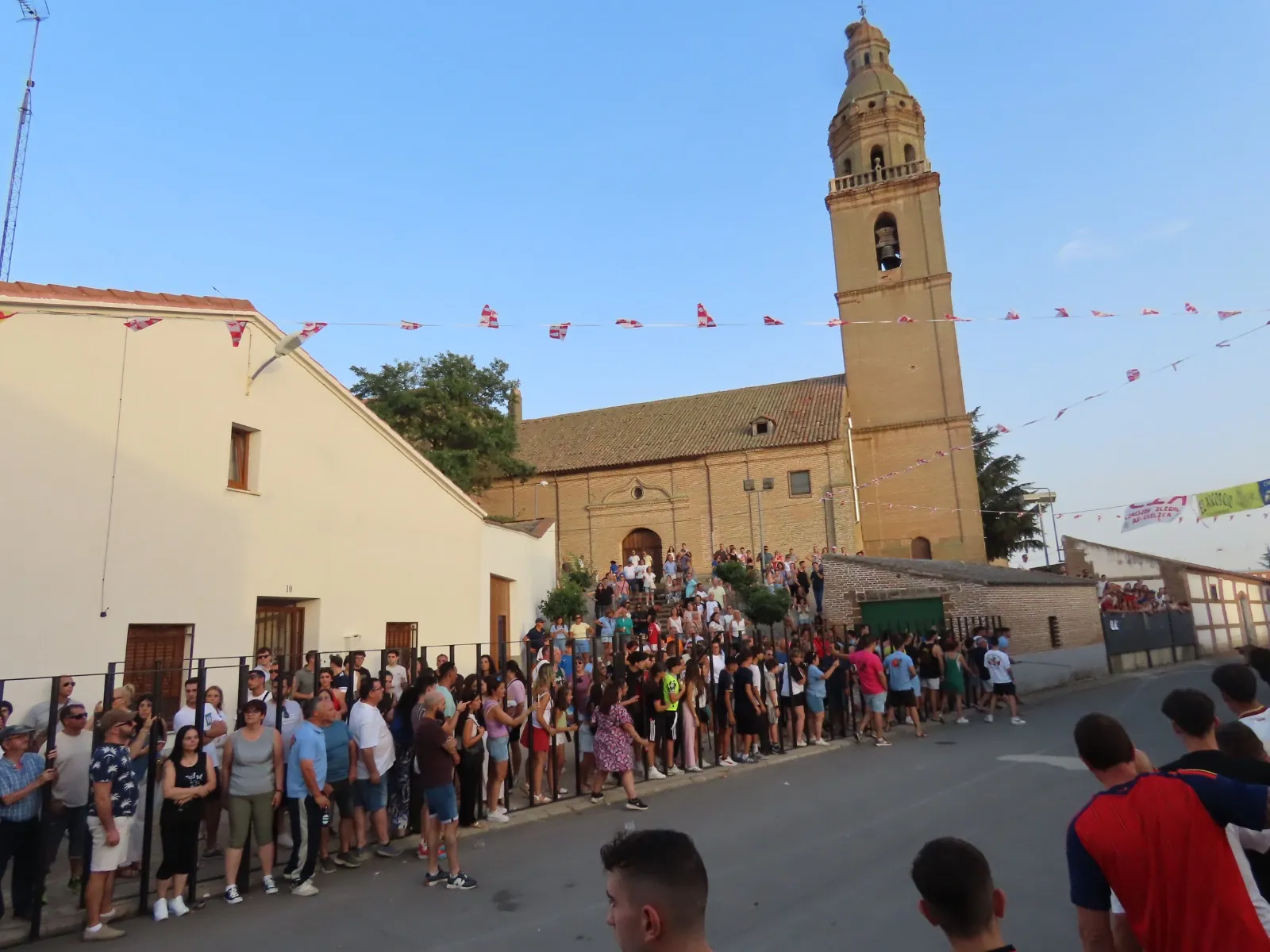 Foto 3 - Palaciosrubios se vuelca con un multitudinario encierro urbano en sus fiestas patronales