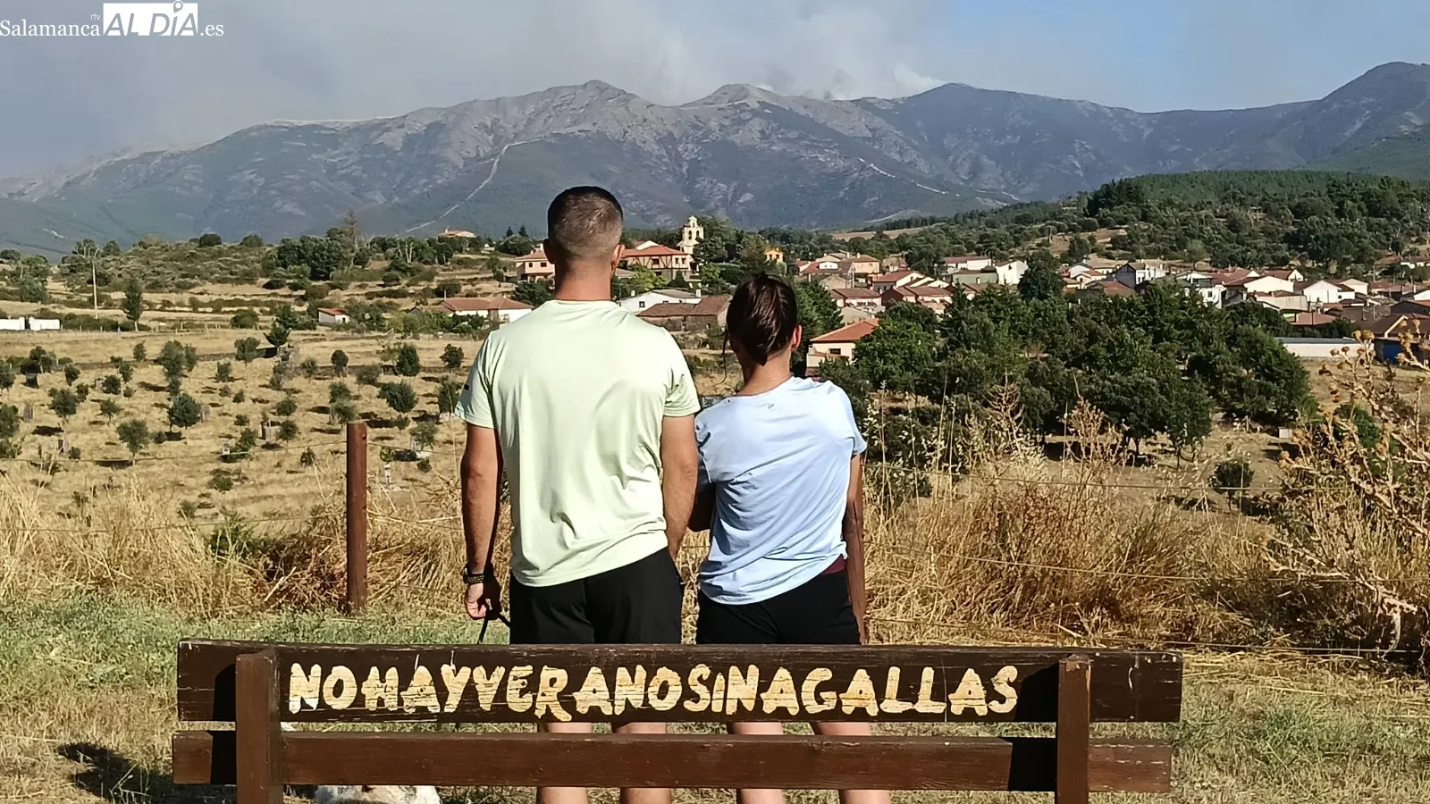 El incendio de Las Hurdes visto desde Agallas. Fotos: Adrián Martín